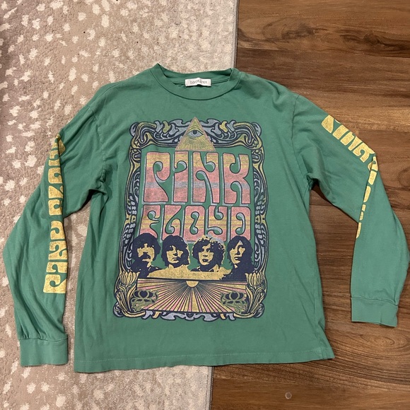 Daydreamer Tops - Daydreamer graphic